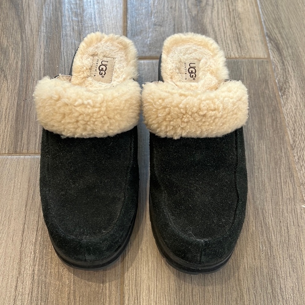 Ugg Clogs Women’s size 10